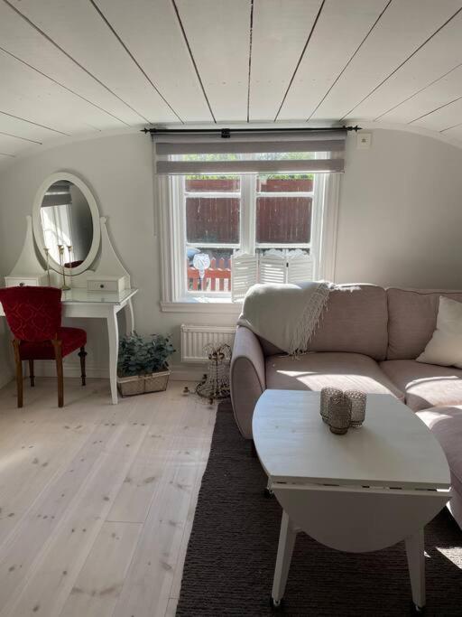 Historisk Charm I Hjaertat Av Gamla Stan Kalmar Villa Bagian luar foto