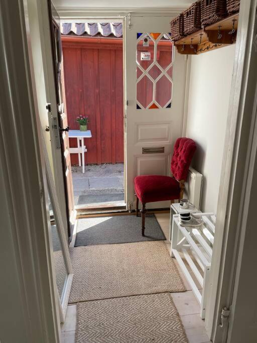 Historisk Charm I Hjaertat Av Gamla Stan Kalmar Villa Bagian luar foto