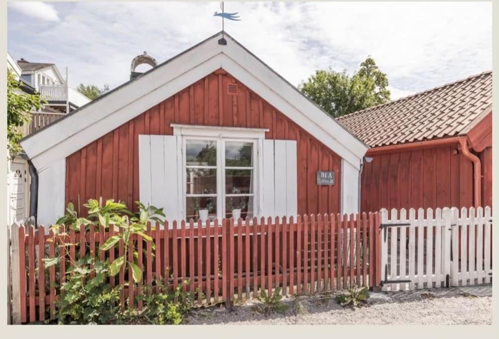 Historisk Charm I Hjaertat Av Gamla Stan Kalmar Villa Bagian luar foto