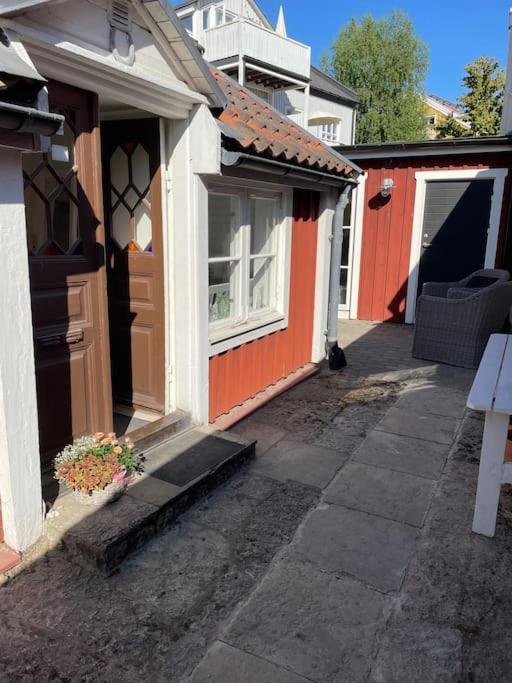 Historisk Charm I Hjaertat Av Gamla Stan Kalmar Villa Bagian luar foto